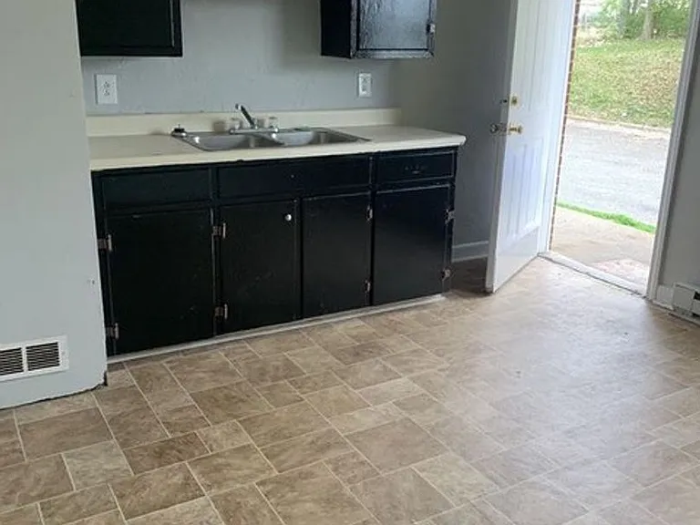 Providence Square Apartments — Photo 5