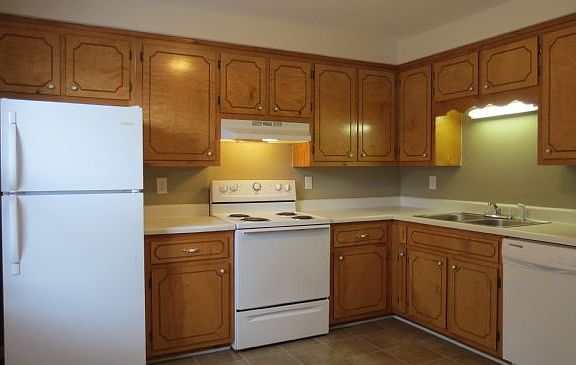 2nd image of 520 Hietts Ln