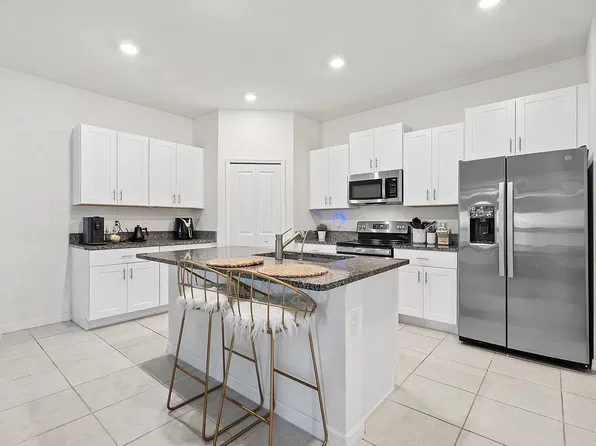 809 Tennyson Mill Cir, Tampa, FL 33619