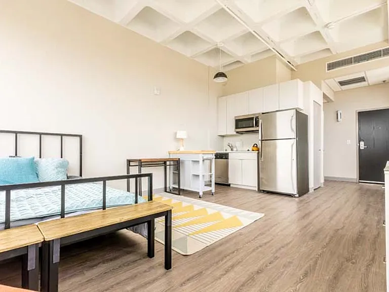 735 W Wisconsin Ave — Photo 25