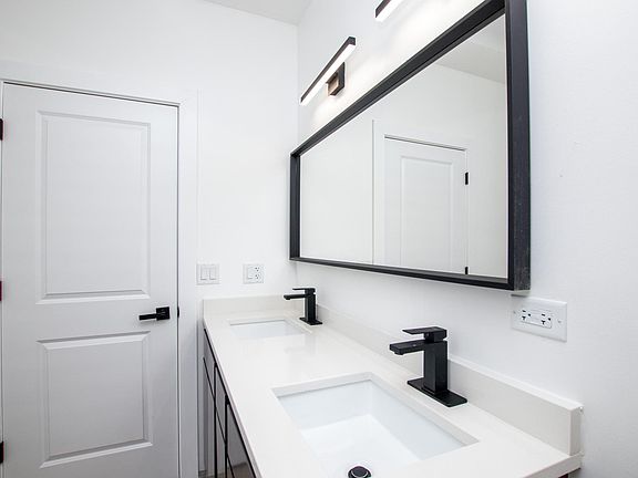 3rd image of 2432 W Warren Blvd Penthouse 3