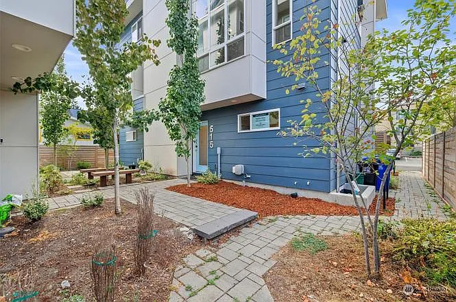 2 bed, 1030 sqft, $2,995 — Photo 1