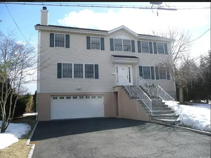 Stratford Ave — Photo 1