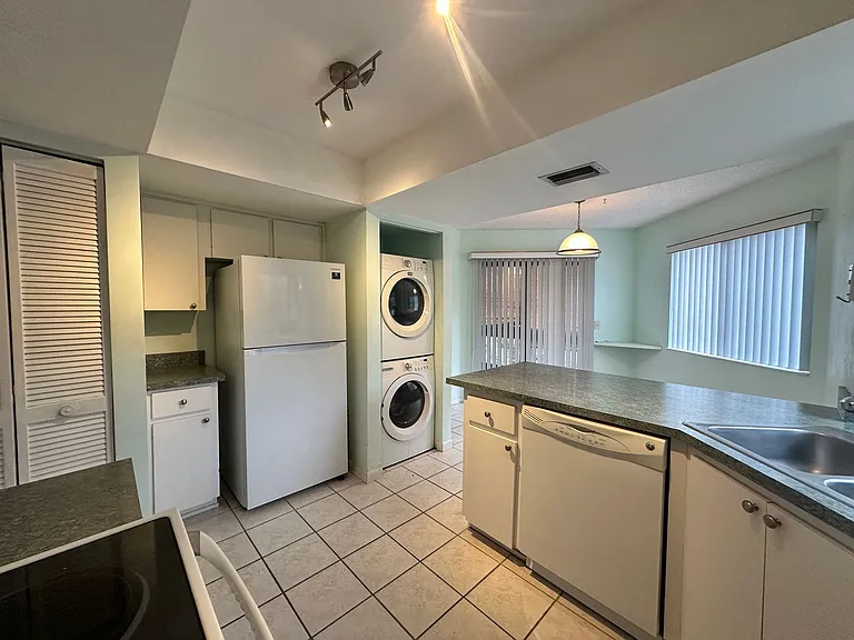 13 Surrey Ct — Photo 11