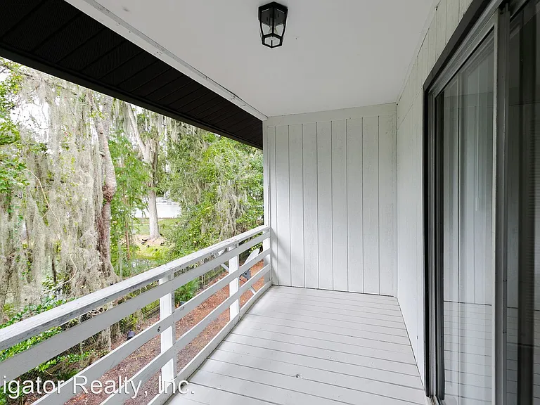 4251 SW 21st Pl — Photo 11