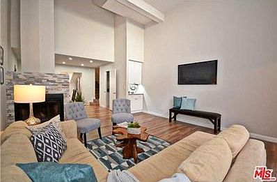 2nd image of 254 S Hobart Blvd APT 3