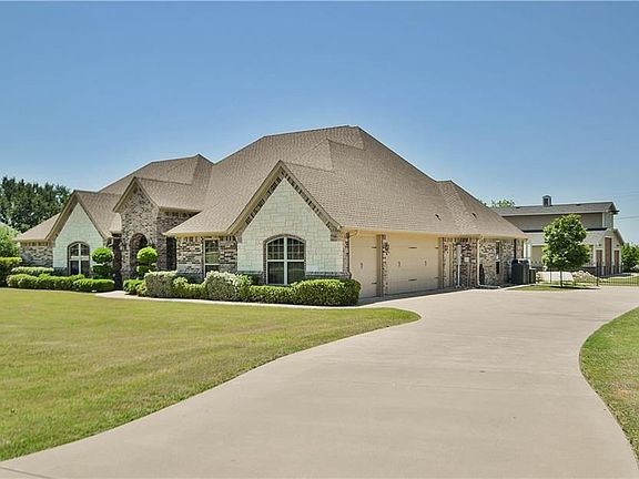 3rd image of 2105 W Emerald Bend Ct