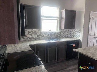 5th image of 861 Stockdale Rd