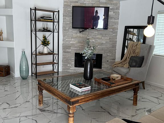 3rd image of 51700 Avenida Madero