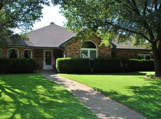 152 Sandlewood Ln, Burleson, TX 76028
