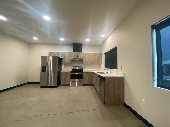 3rd image of 1405 N Wall St #105