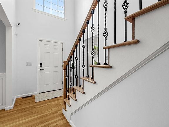 4th image of 38 Bellows Cir