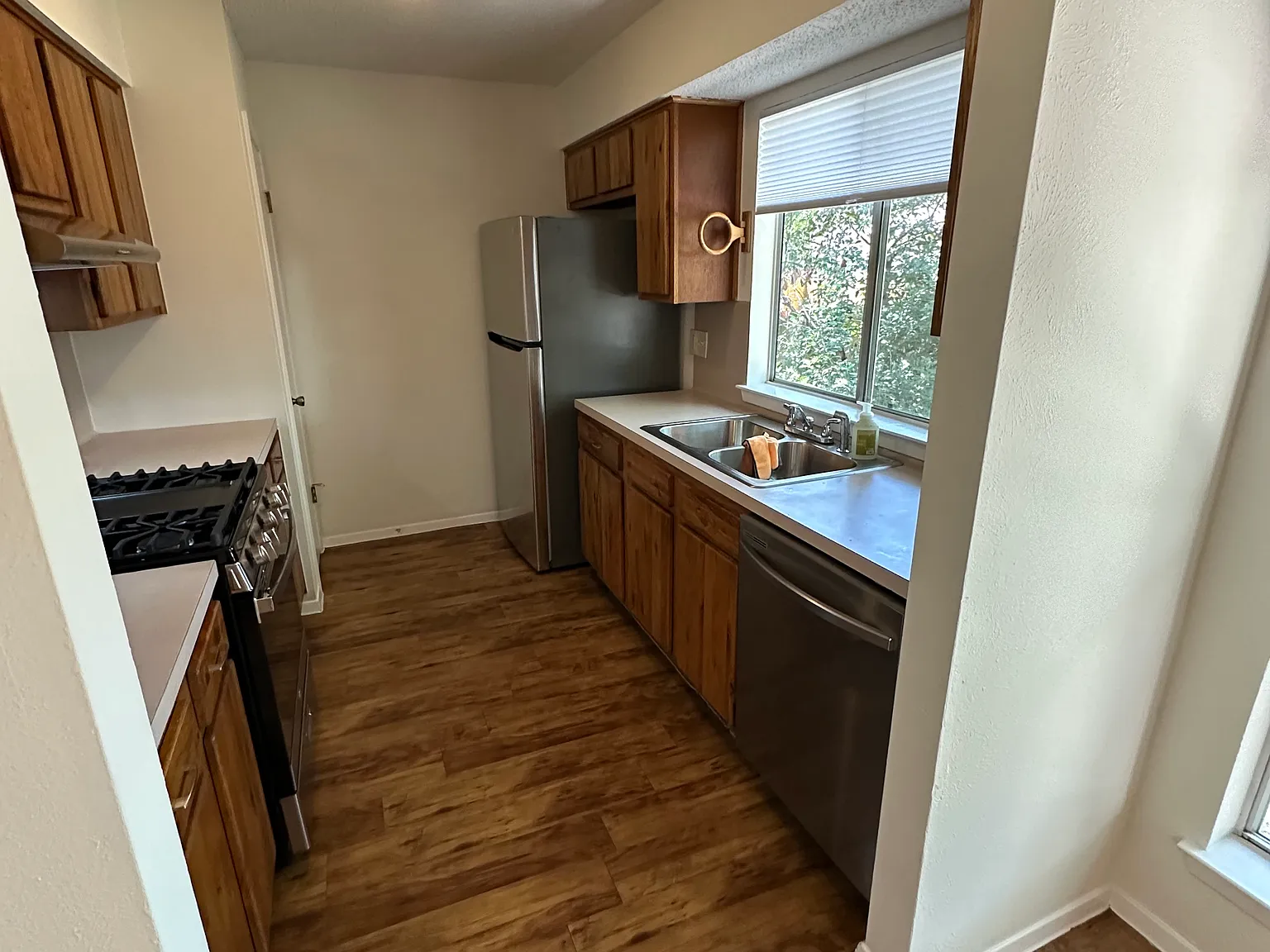 2 bed, 1035 sqft, $1,750 — Photo 3