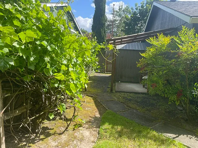 6525 SW Locust St — Photo 18