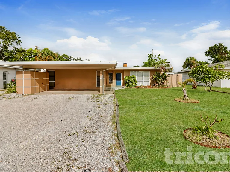 1820 Lombardy Dr — Photo 1