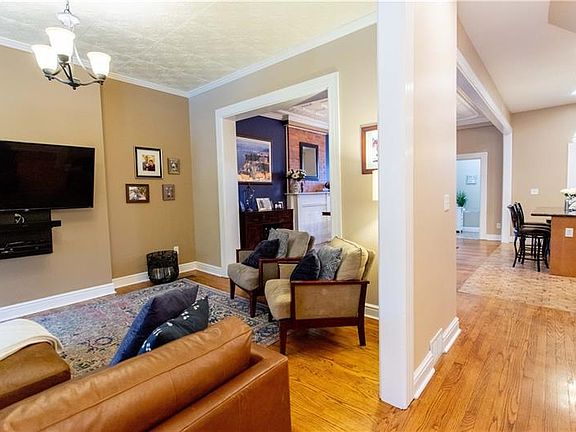 2nd image of 723 N Saint Clair St