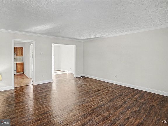 5th image of 13 Derwood Ct