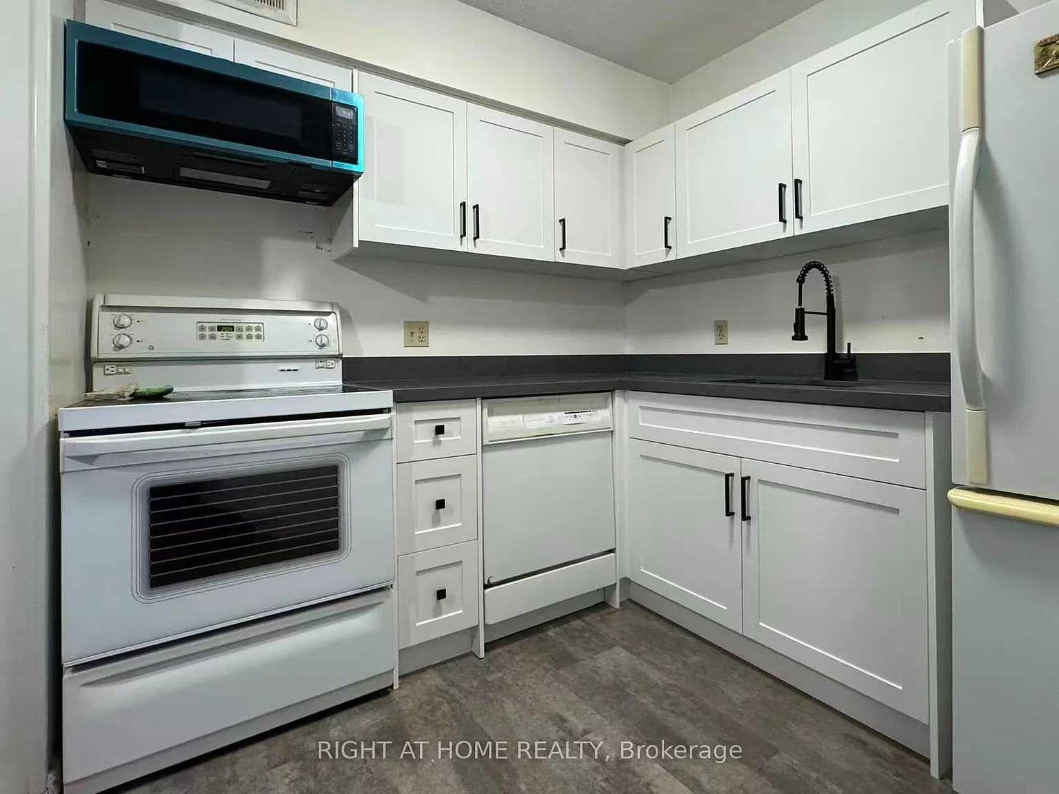 2 bed, $2,000 — Photo 3