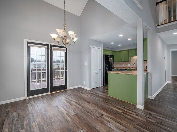 5th image of 262 Harold Dr
