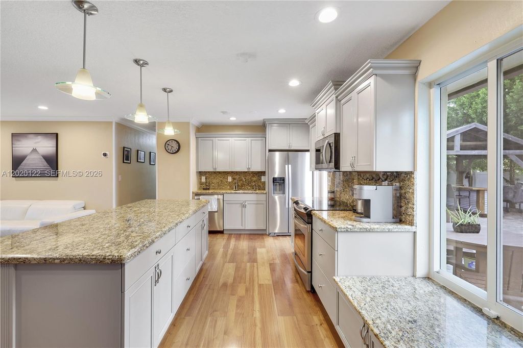 1311 NE 26th Ter, photo 7