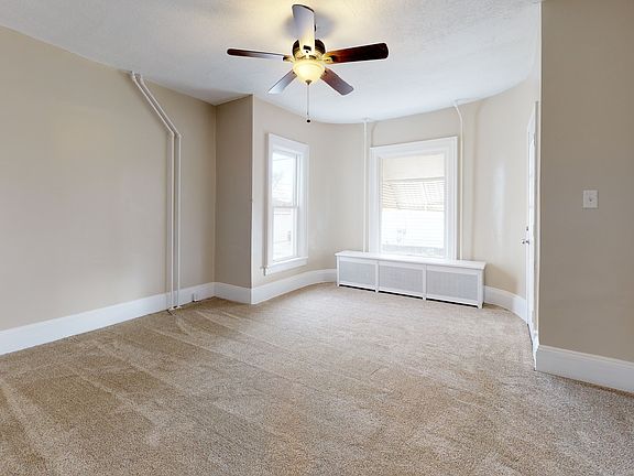 4th image of 820 N Center St #1