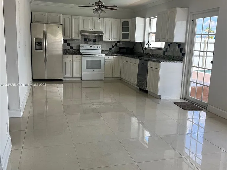 2601 Acapulco Dr — Photo 3