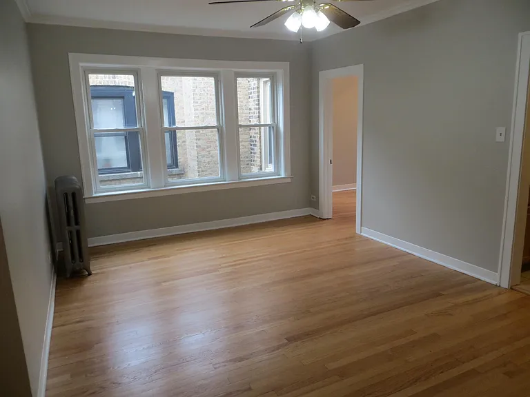 2318 W Argyle St #3W — Photo 3