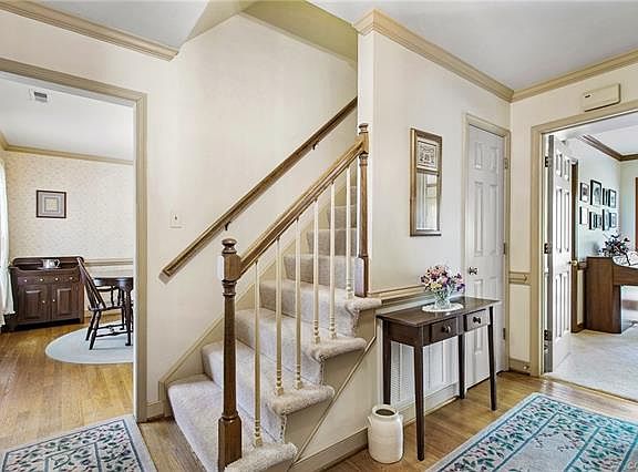 5th image of 1006 Meadowcreek Dr