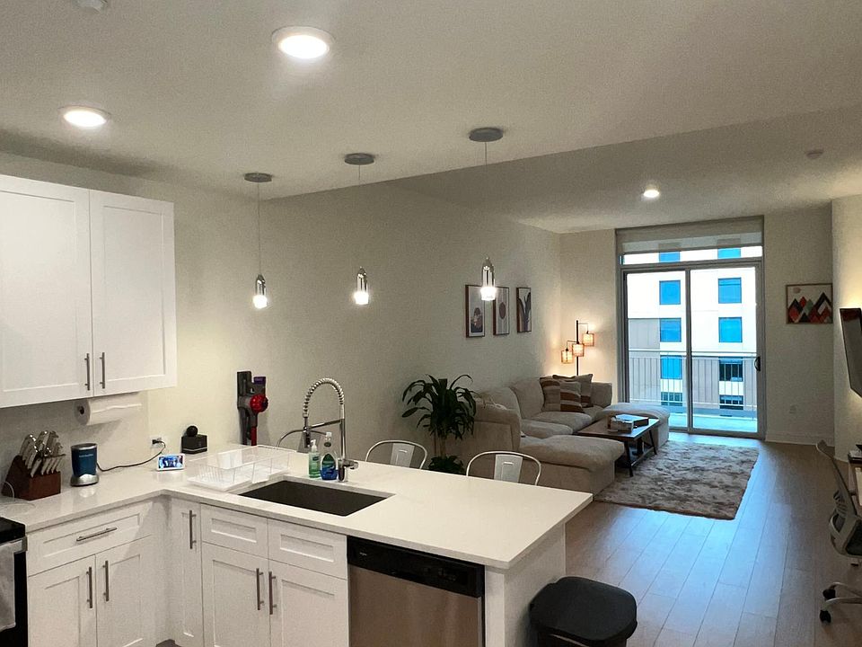 1st image of 303 Brazos St #1313