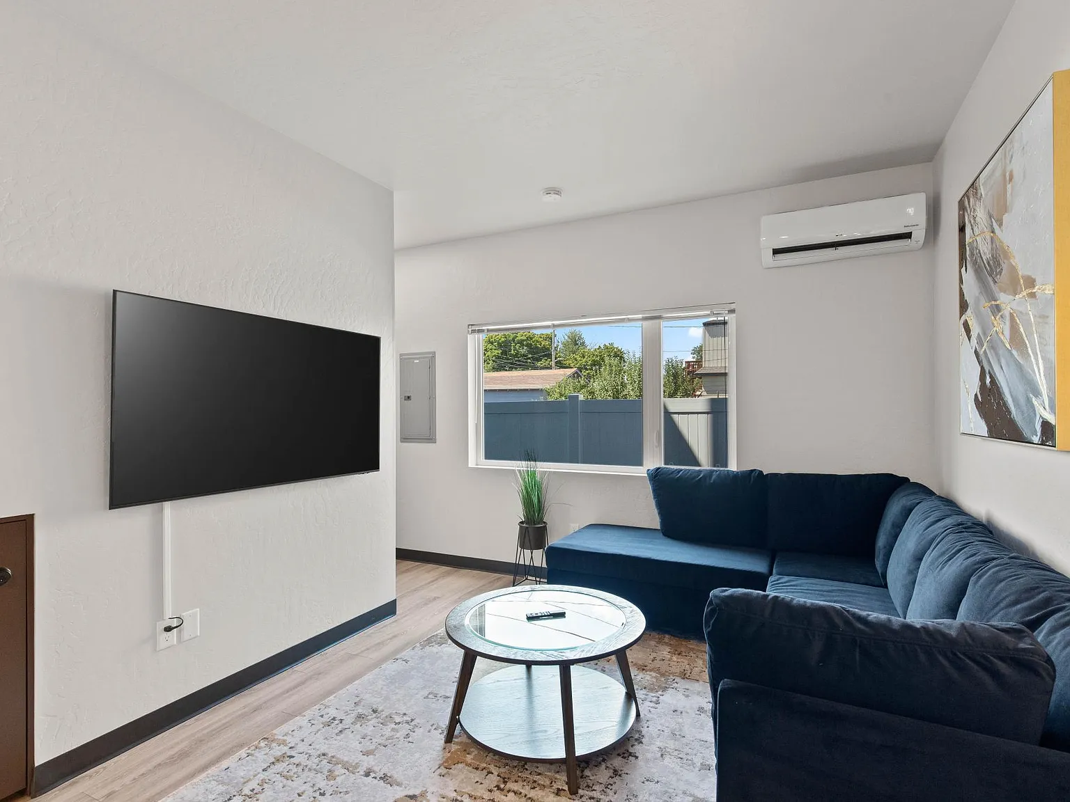 2 bed, 1.5 bath, 1100 sqft, $1,650 — Photo 3