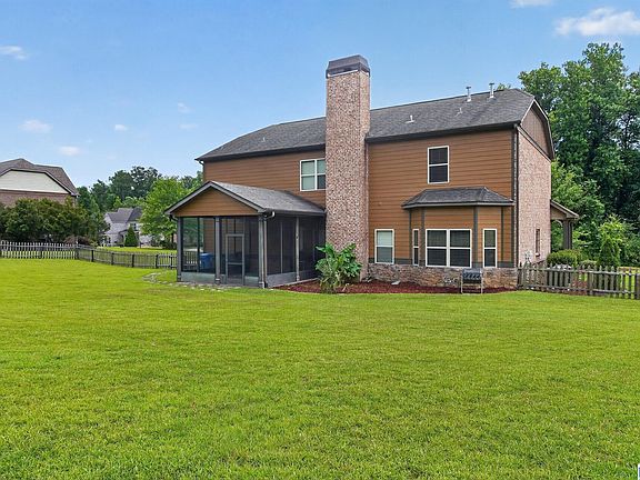 5th image of 301 Cypressglade Ln