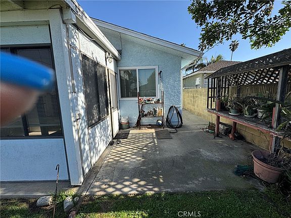 2nd image of 405 S Bluff Rd