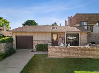 29129 Yorkshire Ln, Warren, MI 48088