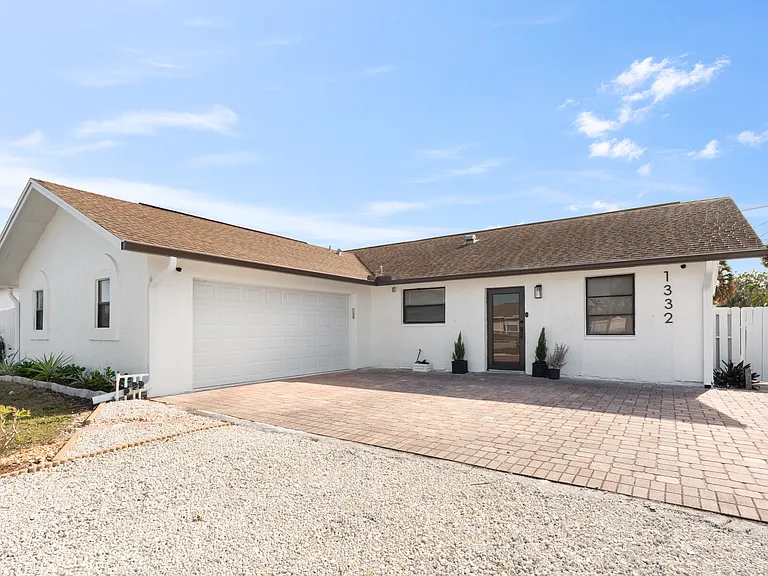 1332 Granada Blvd — Photo 1
