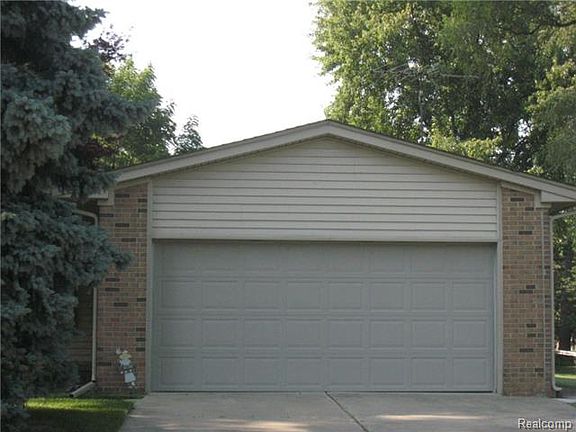 3rd image of 10384 Stinson Cir