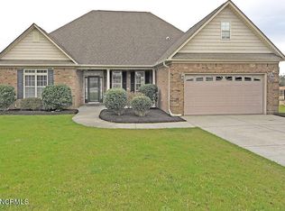 94 Windsor Ct, Hampstead, NC 28443