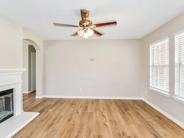 1401 Buckingham Dr — Photo 3