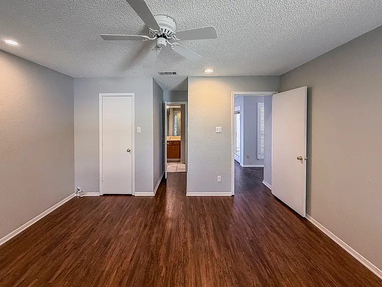 5128 Ledgestone Dr — Photo 15