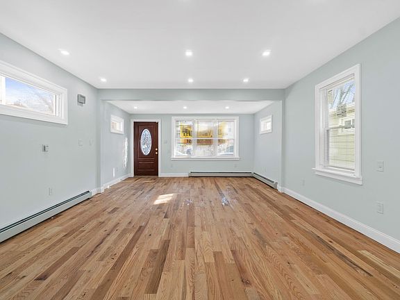 4th image of 400 Revere Ave #C