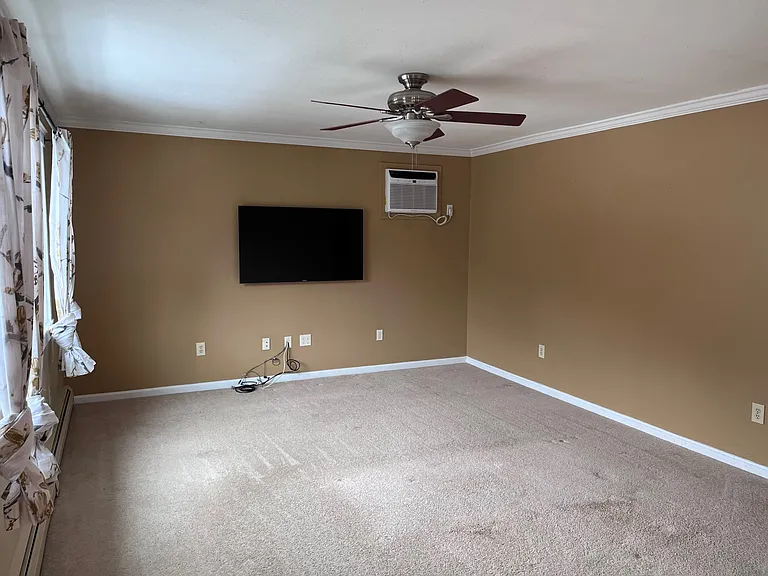 76 Colonial Dr #4 — Photo 11