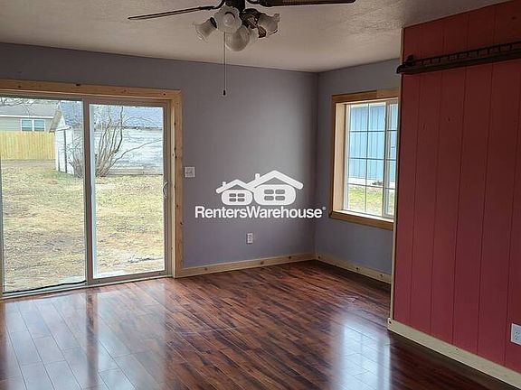 2nd image of 110 Oak St