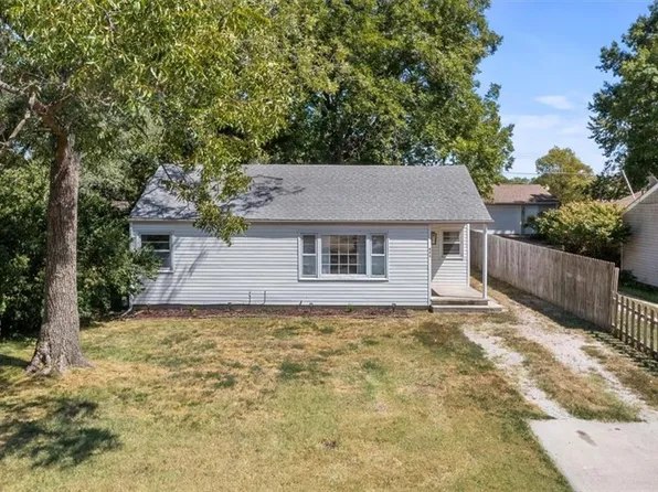 421 N Sycamore St, Ottawa, KS 66067