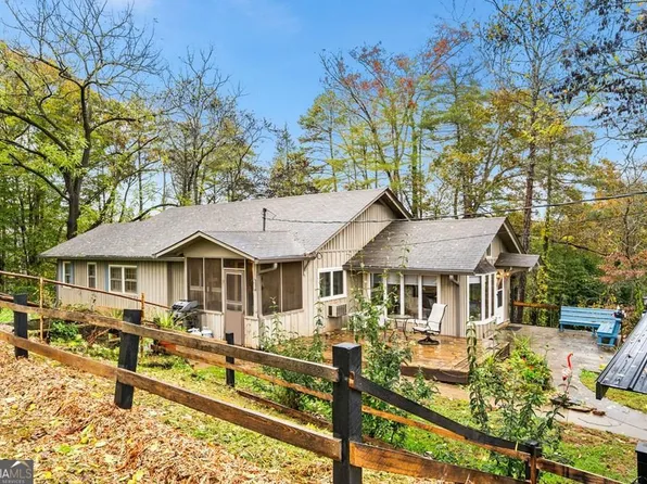 106 Settawig Rd, Brasstown, NC 28902