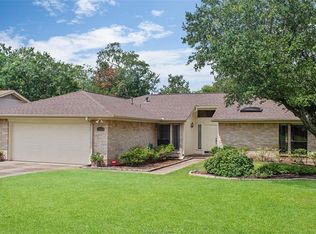 2812 Normand Dr, College Station, TX 77845