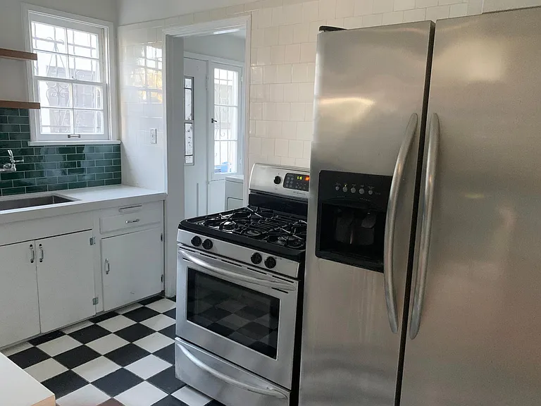422 N Harper Ave — Photo 5