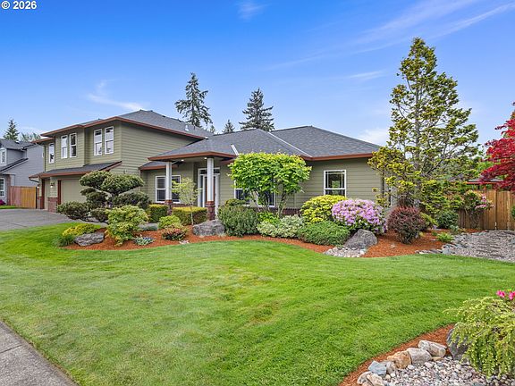 4th image of 366 SW 37th Cir