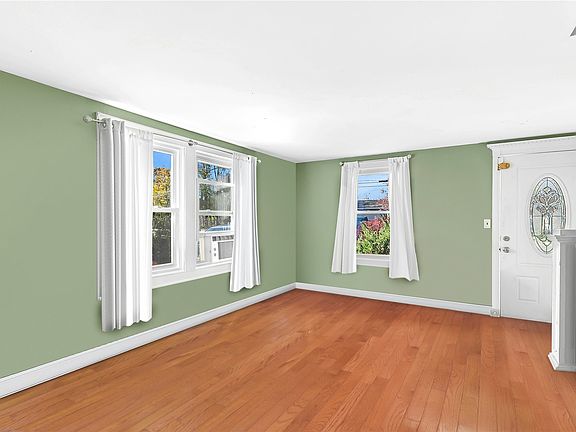 3rd image of 195 Lincoln Ave