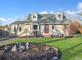 1 Laura Dr, Centereach, NY 11720