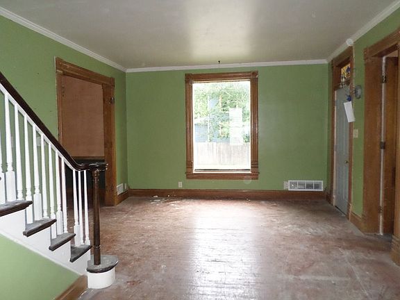 3rd image of 700 W Lexington Ave