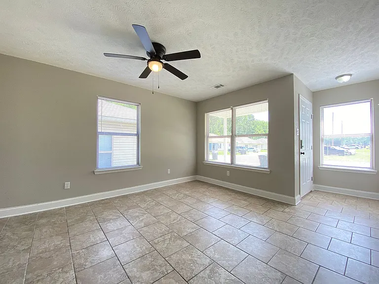 312 Bellewood Ln #B — Photo 2